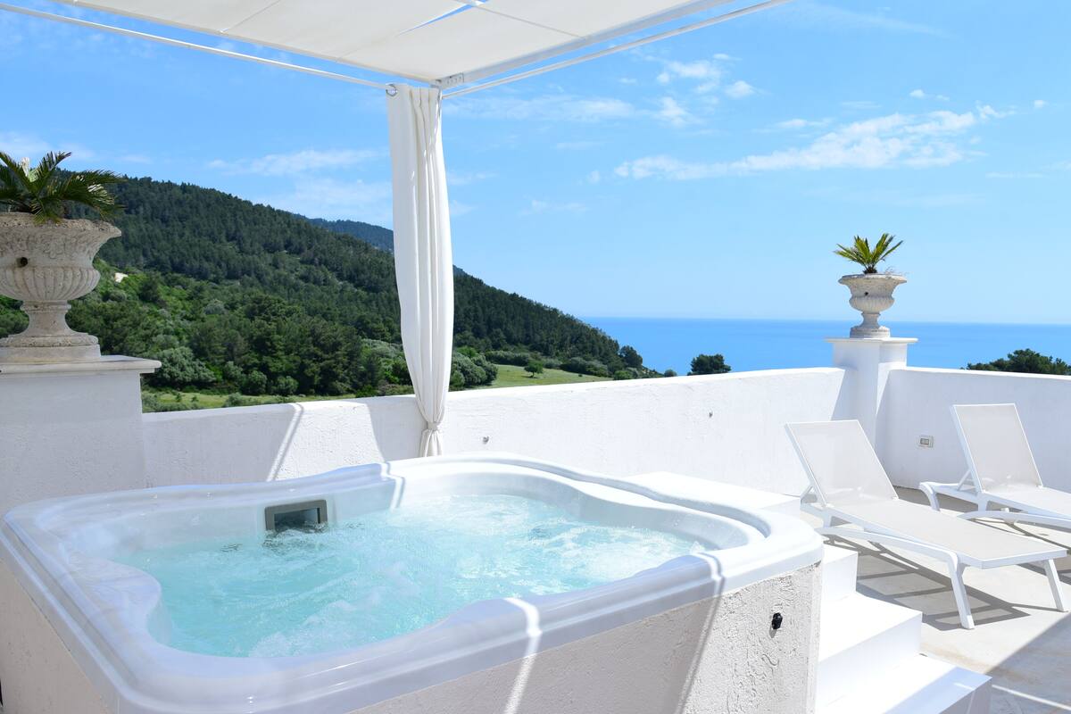 Suite, uitzicht op zee | Outdoor spabad