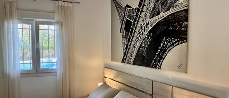 Bügeleisen/Bügelbrett, Reisekinderbett, kostenloses WLAN, Bettwäsche