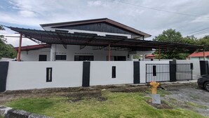A modern two-story house with a covered patio, a white exterior, and a black gate. - DRH Villa (Ipoh)