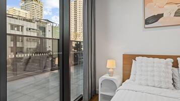 Desk, iron/ironing board, WiFi, bed sheets