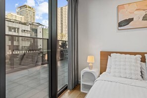 Desk, iron/ironing board, WiFi, bed sheets - Modern 3BR Apartment in Sunnybank |Pool&Gym Access (South Brisbane)