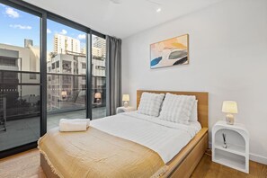 Desk, iron/ironing board, WiFi, bed sheets - Modern 3BR Apartment in Sunnybank |Pool&Gym Access (South Brisbane)