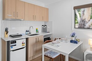 Private kitchen - 1BR Walk to Westfield | Ideal for Solo Stays (MacGregor)