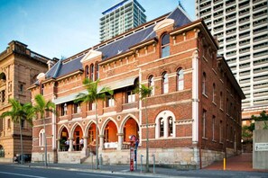 A historic building with arched windows and a brick facade. - Luxury High-Rise 2BR Apartment in Brisbane CBD (Brisbane City)