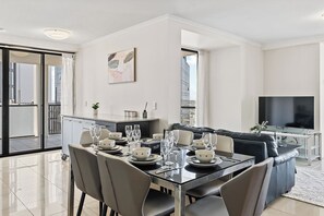 Dining - Luxury High-Rise 2BR Apartment in Brisbane CBD (Brisbane City)