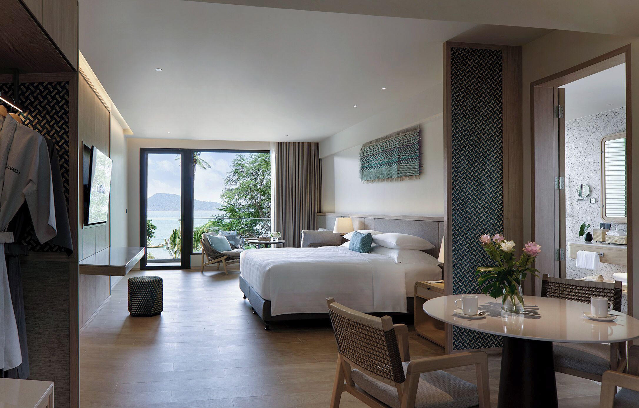 Grand Deluxe Beachfront King | Minibar, coffres-forts dans les chambres, bureau, Wi-Fi gratuit