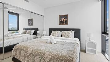 Iron/ironing board, WiFi, bed sheets