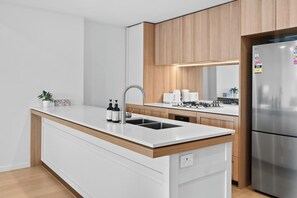 Fridge, microwave, oven, stovetop - Heart of Brisbane | River-View Balcony | Pool&BBQ (West End)