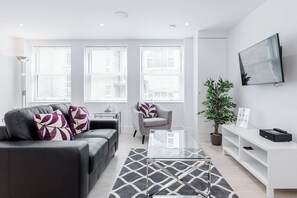 Room - Walpole Court (London)