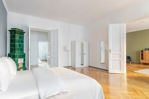 2 bedrooms, iron/ironing board, WiFi, bed sheets - Blueground | Neubau, balcony, nr MuseumsQuartier (Vienna)