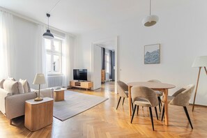 Fernseher, Stereoanlage