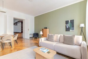 TV, stereo - Blueground | Neubau, balcony, nr MuseumsQuartier (Vienna)