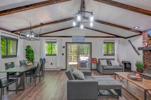 Interior - Four Season Nature Escape Near Lakes & Skiing (Lake Ariel)