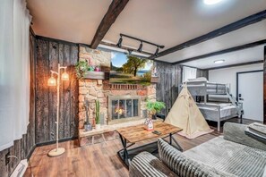 3 bedrooms, iron/ironing board, free WiFi, bed sheets - Four Season Nature Escape Near Lakes & Skiing (Lake Ariel)