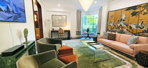 Smart TV - Glamorous Art Deco Retreat (Potts Point)