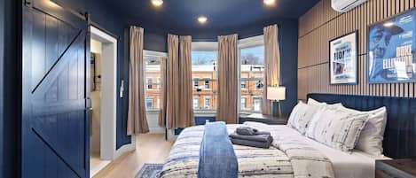 3 bedrooms, desk, iron/ironing board, free WiFi