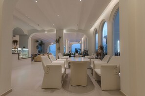 Coin salon dans le hall