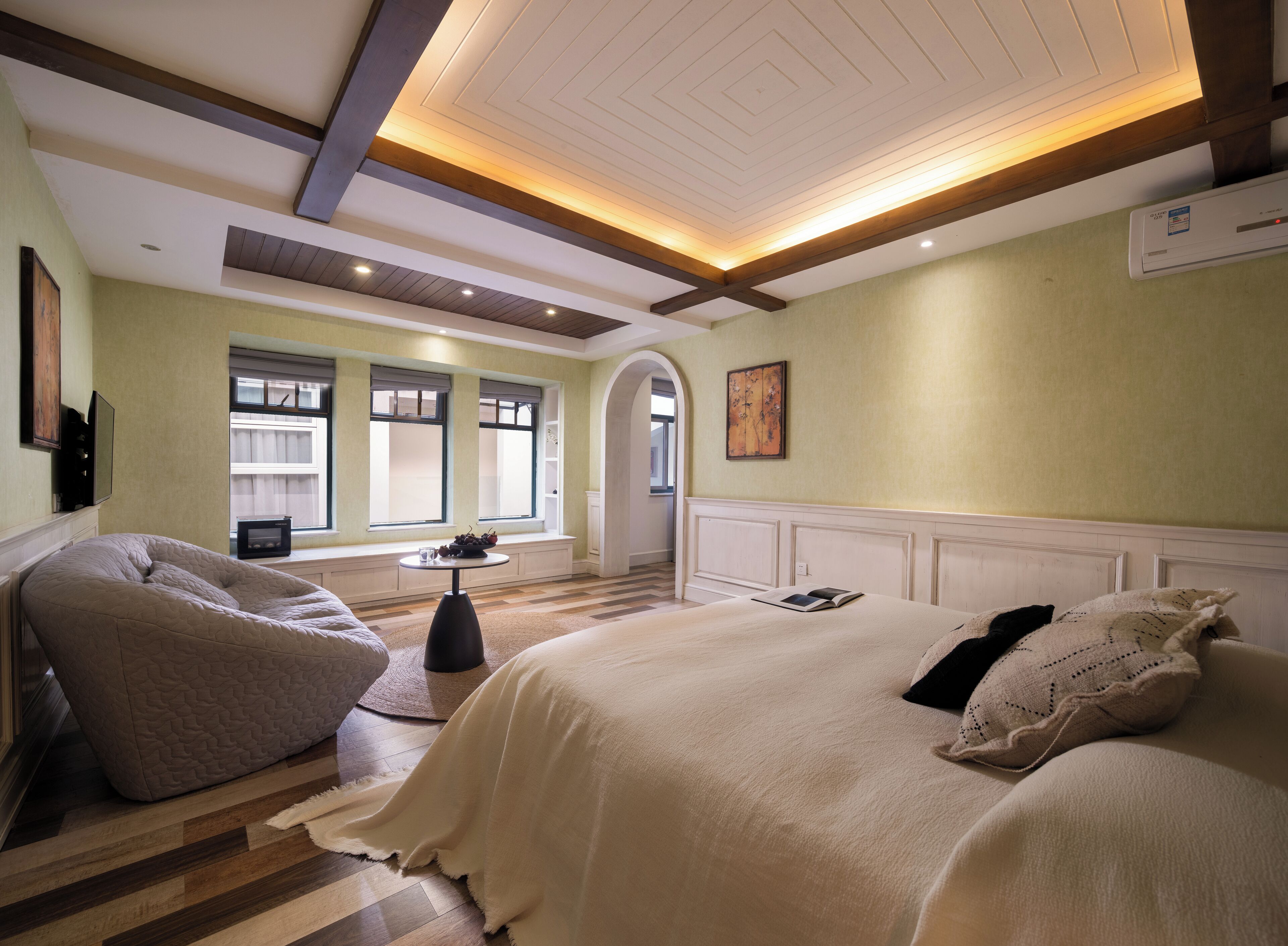 Down duvets, minibar, desk, blackout curtains