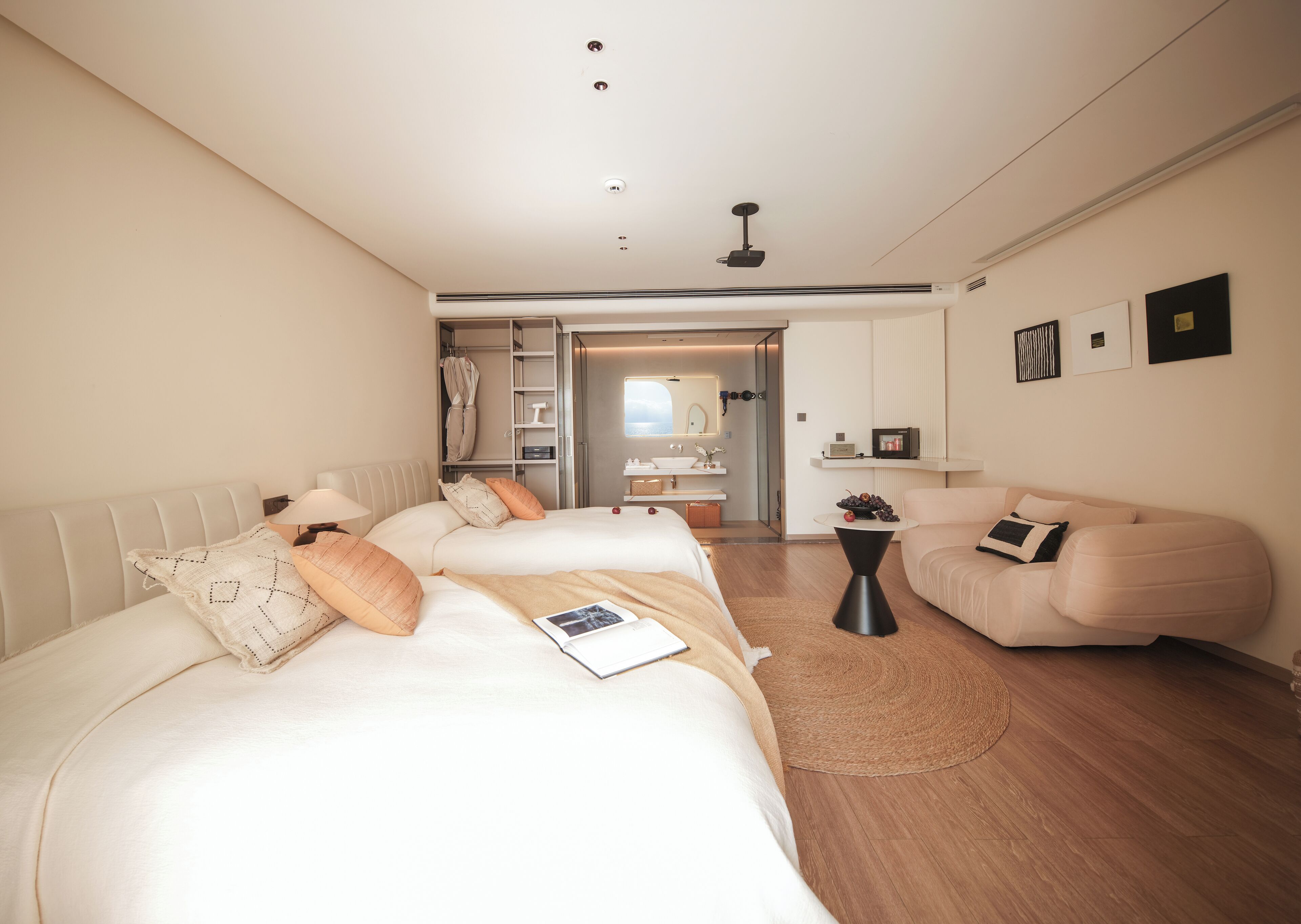 Down duvets, minibar, desk, blackout curtains