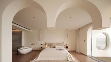 Doppia Luxury, vista oceano | Copriletto in piuma, minibar, una scrivania, tende oscuranti