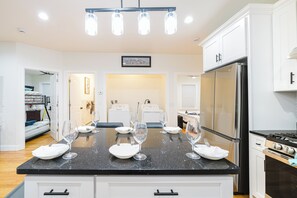 Interior - 16/1 Spacious 4BR Family Home in Worcester near Parks & Dining - Summer Ready (Worcester)