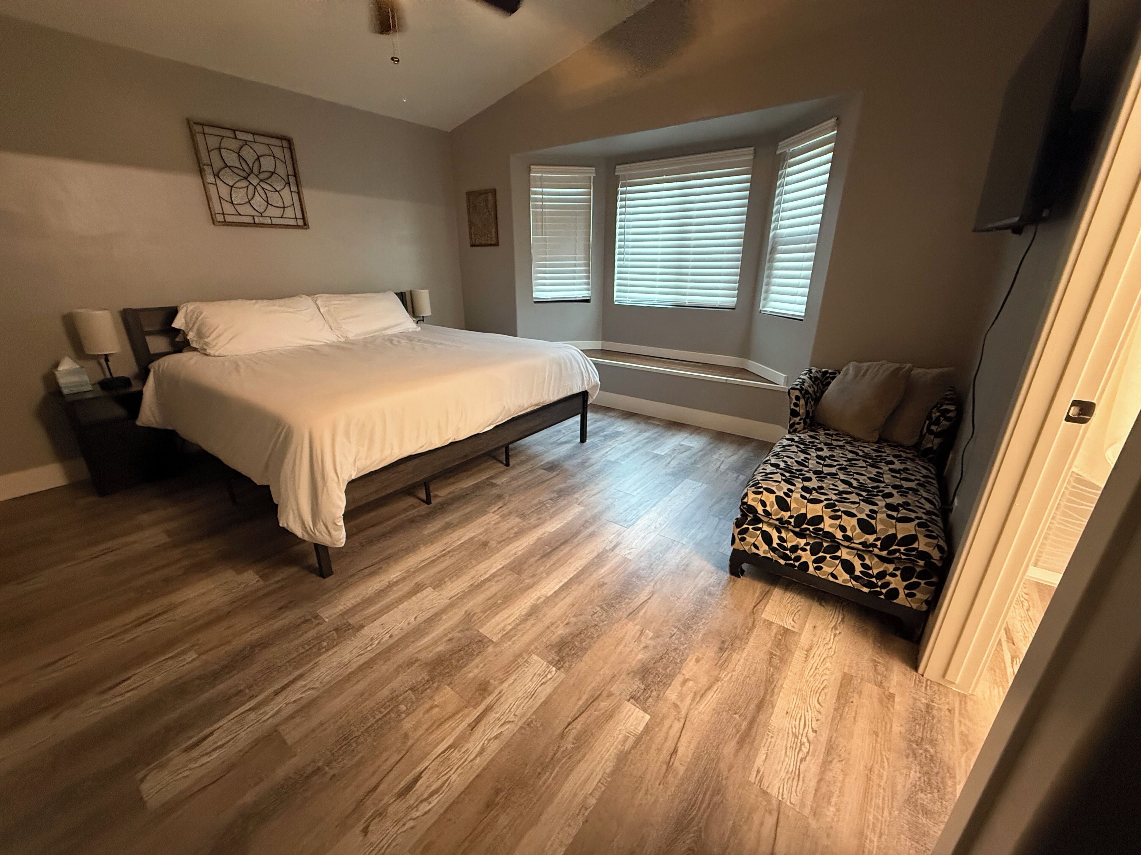 4 chambres, fer et planche à repasser, lit parapluie, Wi-Fi gratuit