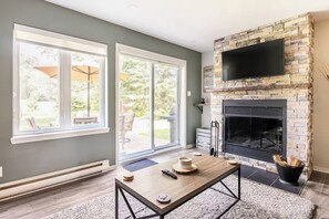 Smart TV - The Best of All Seasons (CITQ #268866) (Mont-Tremblant)
