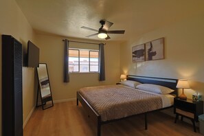 Bügeleisen/Bügelbrett, Internetzugang, Bettwäsche