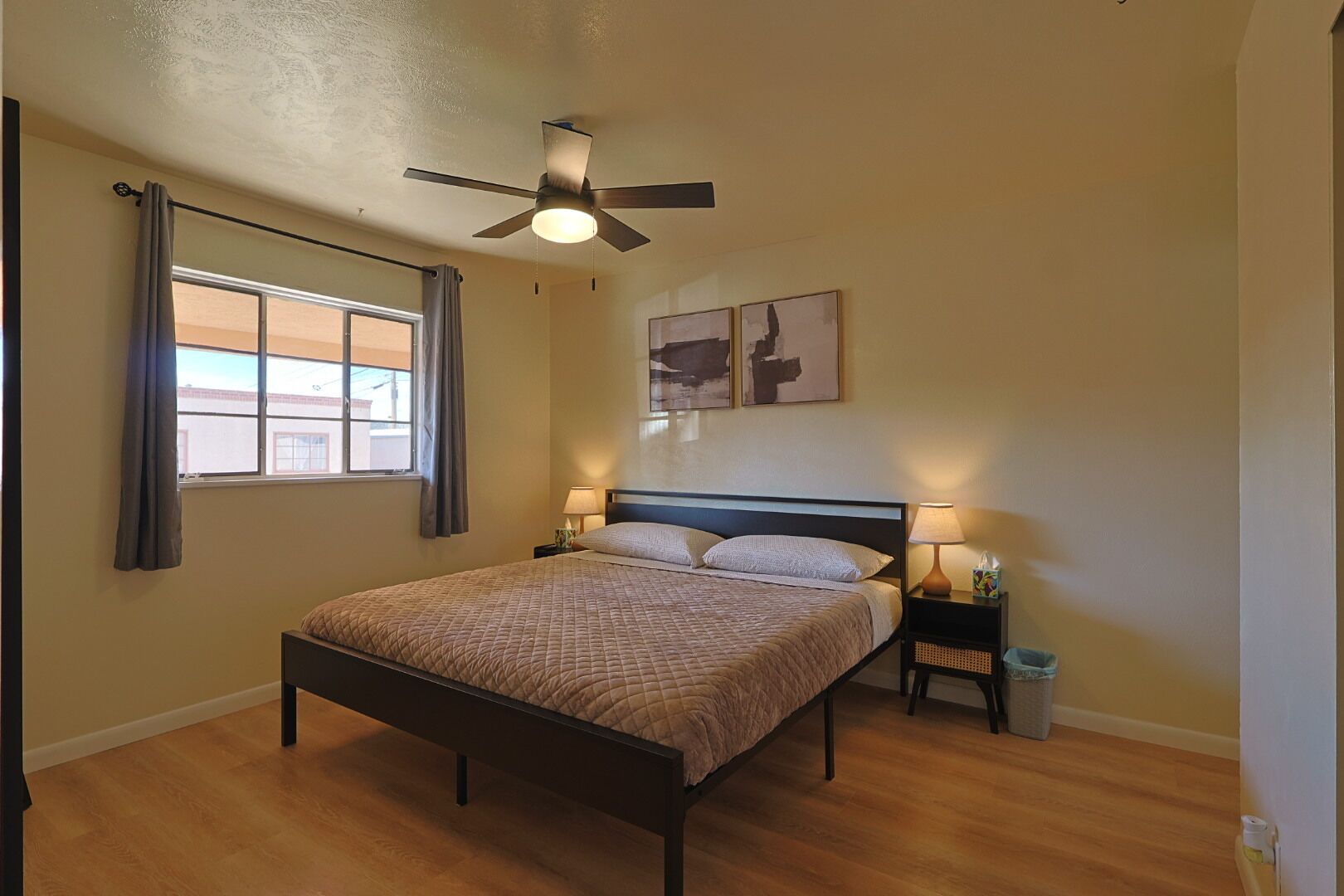 Iron/ironing board, Internet, bed sheets