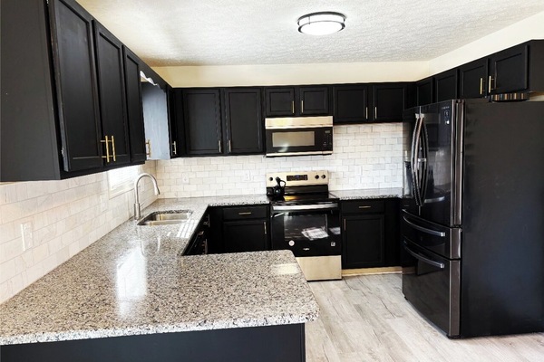 Geladeira, micro-ondas, fogão, cooktop