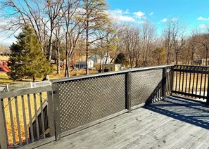 Property grounds - Spacious Martinsburg Ranch family friendly home. Near Hospital, I-81 & Downtown. (Martinsburg)