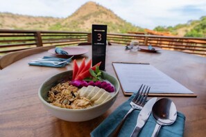 Frokostbuffé hver dag (IDR 65000 per person)