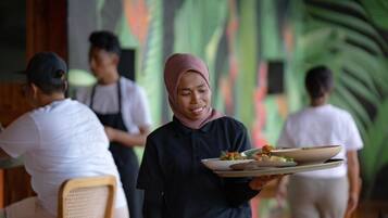 Frokostbuffé hver dag (IDR 65000 per person)