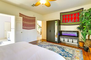4 bedrooms, iron/ironing board, WiFi, bed sheets - Devonshire in Spring 3BR, 2.5BA home in quiet, peaceful neighborhood (Spring)