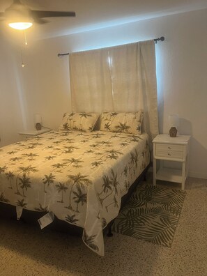 Internet, bed sheets - 2 bedroom unit 2 blocks to the beautiful gulf beaches (Treasure Island)