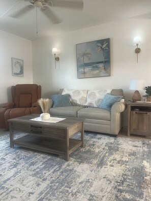 Living area - 2 bedroom unit 2 blocks to the beautiful gulf beaches (Treasure Island)