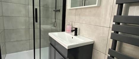 Shower, towels