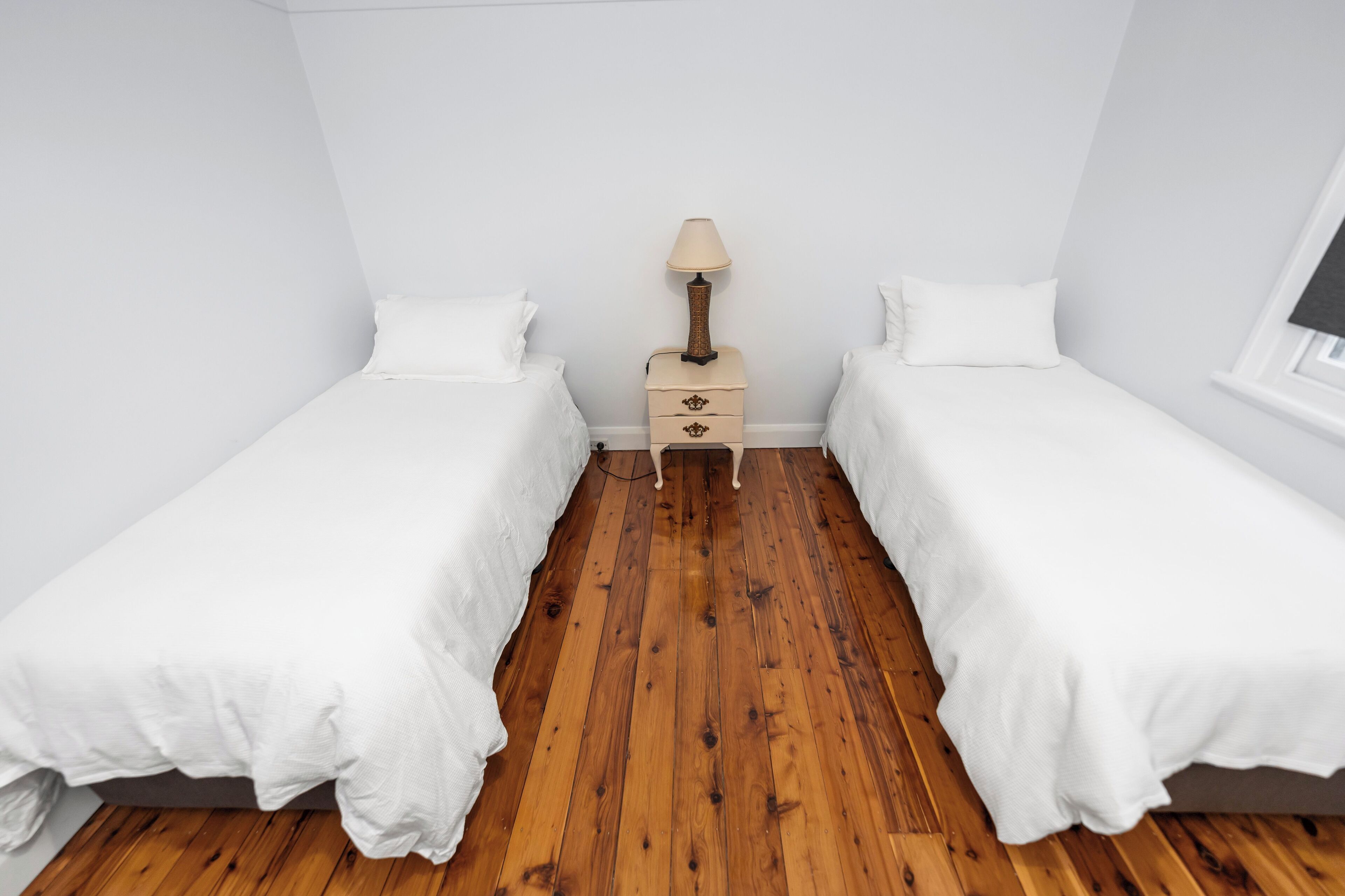 Ferros/tábuas de passar roupa, Wi-Fi, roupa de cama