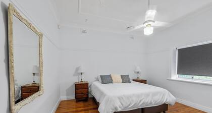 Beautiful period home, with modern comfort. 2 minutes' walk to CBD!