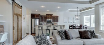 Charming Single Level, 4 bedroom Meridian Home, only 3 min to the I-84