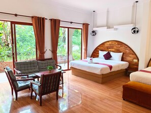 Habitación con 2 camas individuales, balcón, vistas al jardín | Ropa de cama de alta calidad y minibar (con algunos artículos gratuitos)