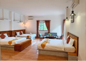Premium bedding, free minibar items, individually decorated, desk - Boreirom Hill & Lodge By JK6 (Kampot)