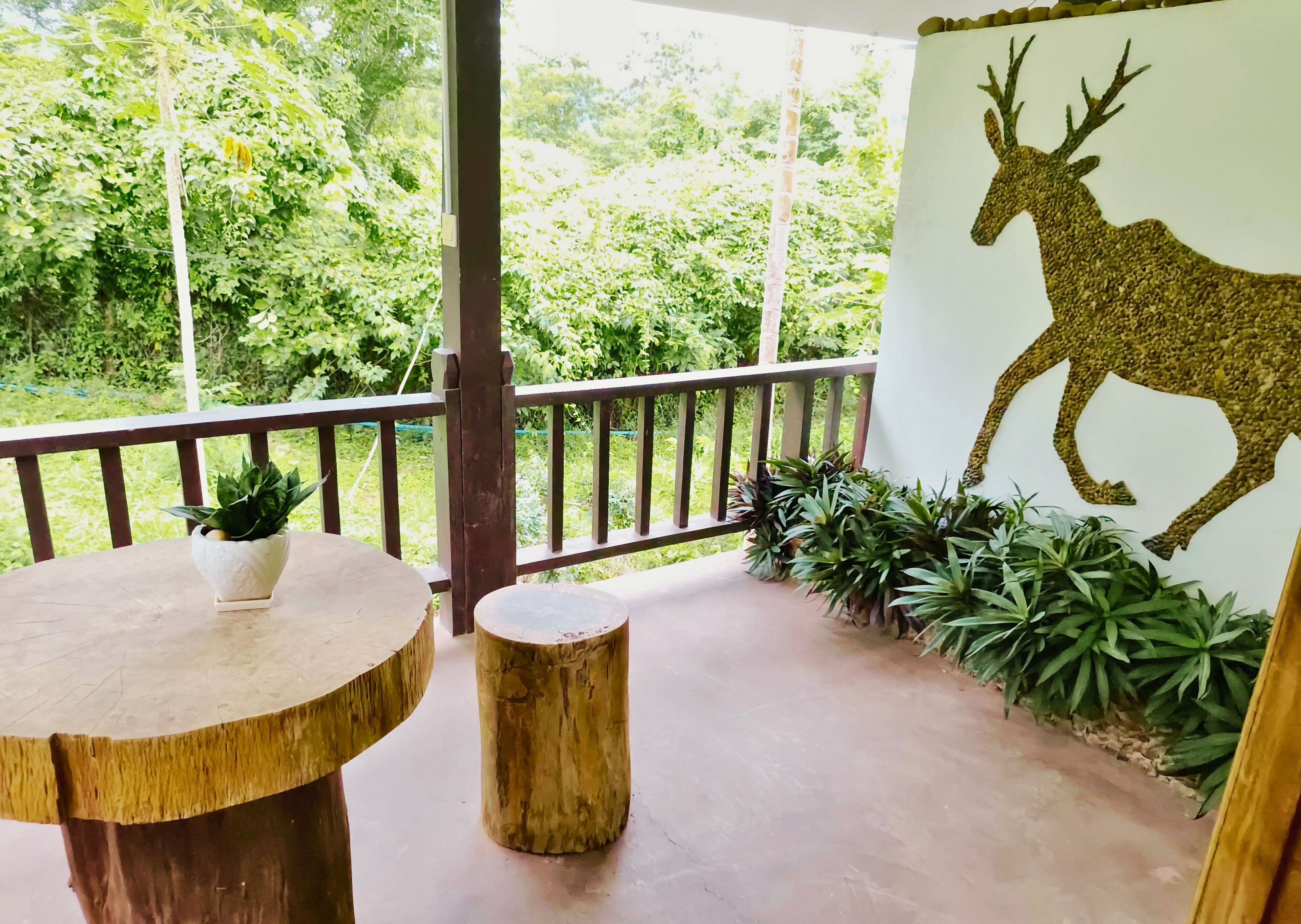 Camera doppia, balcone, vista giardino | Area soggiorno