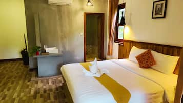 Dobbeltrom, balkong, hageutsikt | Skrivebord, skrivebord for bærbar PC og wi-fi (inkludert)