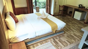 Chambre Double, balcon, vue jardin | Bureau, espace de travail pour ordinateur portable, Wi-Fi gratuit