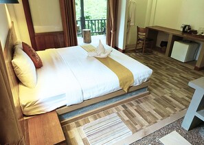 Chambre Double, balcon, vue jardin | Bureau, espace de travail pour ordinateur portable, Wi-Fi gratuit