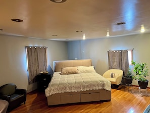 Silitysrauta/-lauta, Wi-Fi, vuodevaatteet