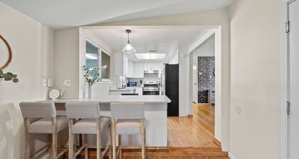 Bright 4BR Home – Prime Sacramento Location