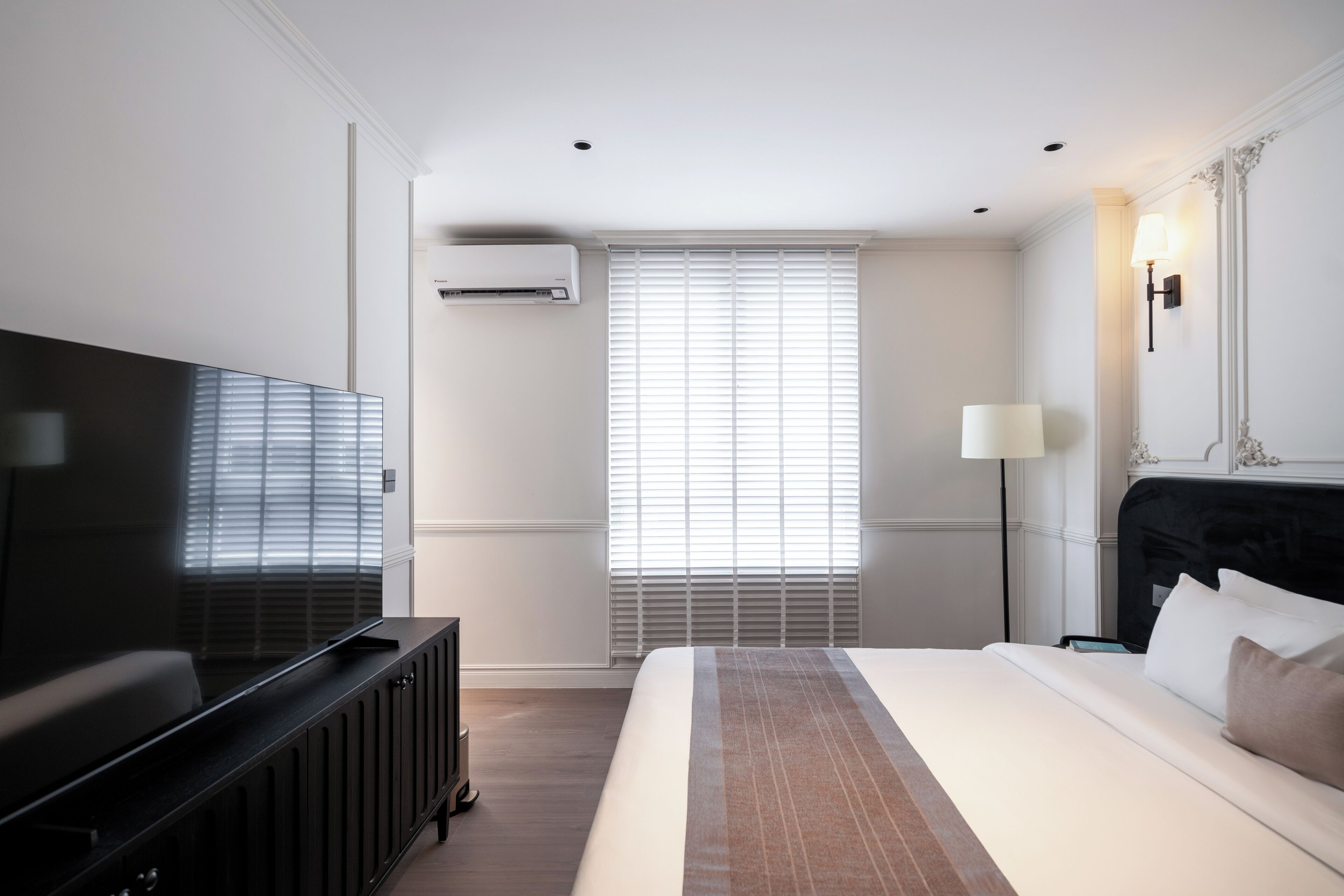 Deluxe Room, 1 Double Bed | Minibar, desk, free WiFi, bed sheets