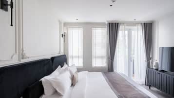 Minibar, desk, free WiFi, bed sheets